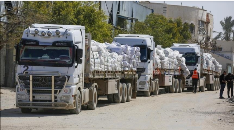 شاحنات محملة بطعام الأطفال تدخل إلى غزة